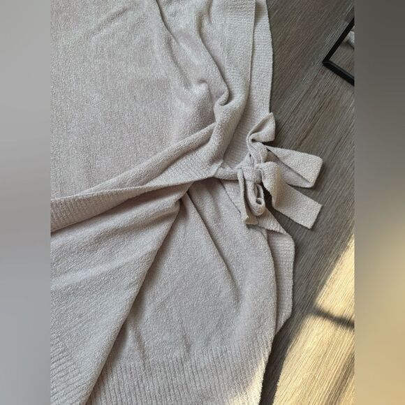 NWT Barefoot Dreams CozyChic Ultra Lite Hi Low Poncho with Side Ties Soft L XL - Picture 5 of 9